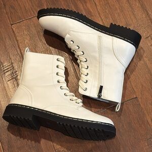 Size 10 Women's White Lace-Up Boots